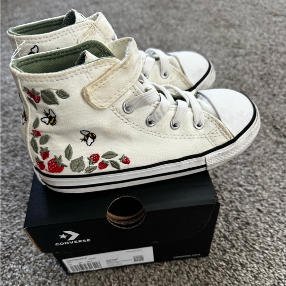 Toddler converse size 10 - Picture 2 of 12